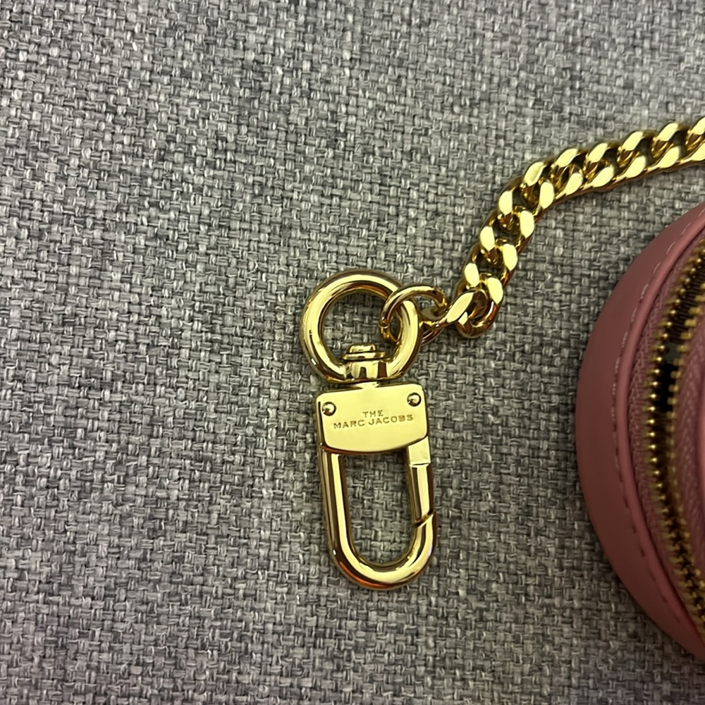Marc Jacob Coin Key Chain - Picture 2 of 4